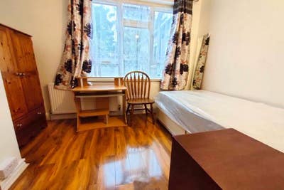 Single Room in Charlton - Part Bills Main Photo