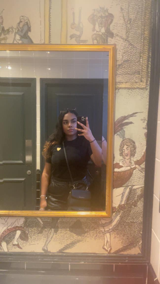 Double room sought by professional female  Main Photo