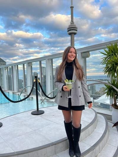 28 year old Female seeks a double room Main Photo