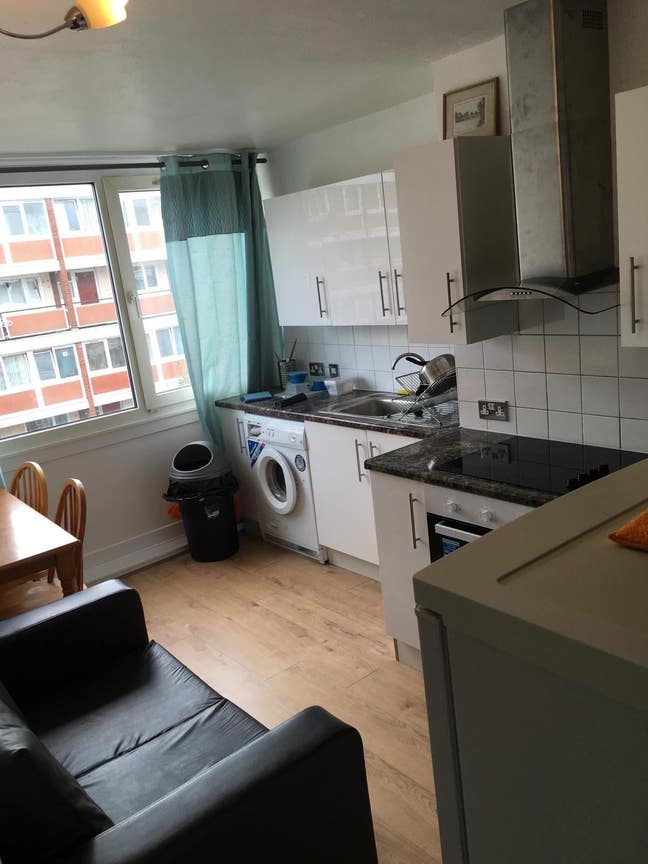 A single bed in a double room Main Photo