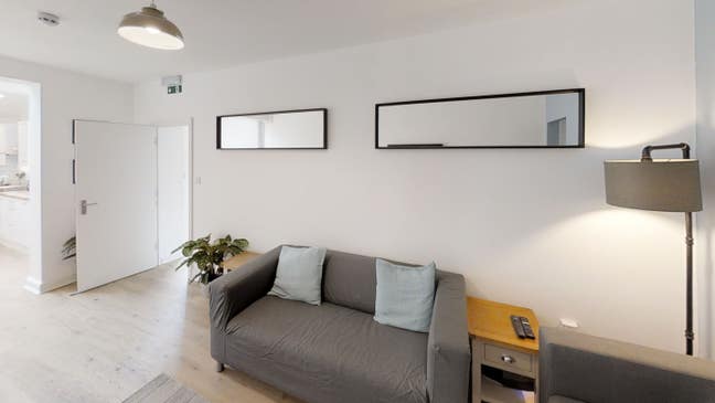 Located on famous Gloucester Road - Double room  Main Photo