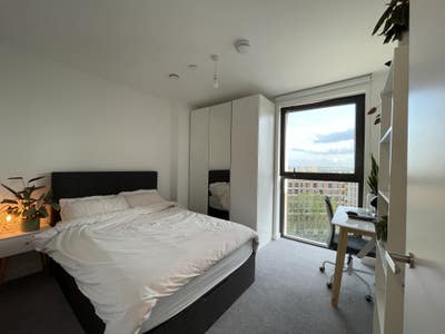 Modern double in Elephant Park, incl. bills Main Photo