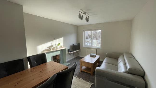 1 Bedroom in Newly Renovated 4 Bed Flat Main Photo