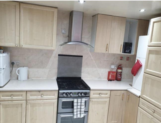 Spacious & Quiet Double Room in New Southgate N11 Main Photo