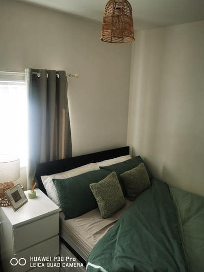 Room to rent in a family home  Main Photo