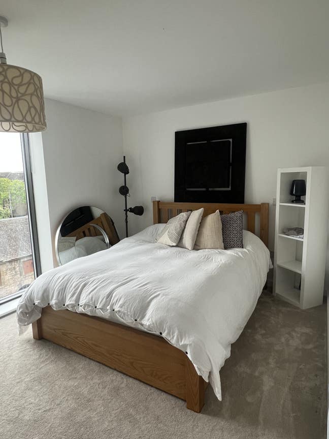 Room to rent - Great Junction Street  Main Photo