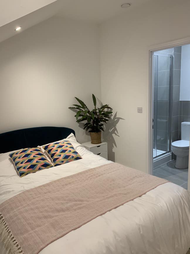 Mon to Fri Fabulous En-Suite Room in New House.  Main Photo