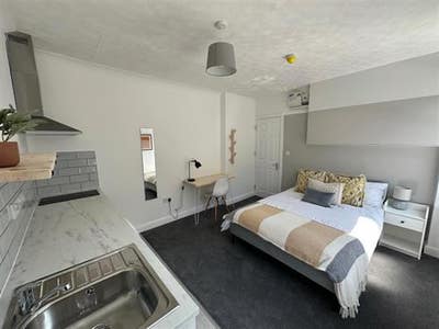 Double Room + Modern House + Bills Inclusive Main Photo