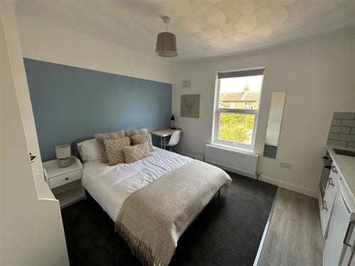 Town Centre+ Double Room + Modern House Main Photo
