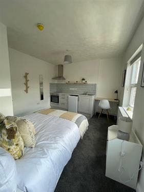 Town Centre+ Double Room + Modern House Main Photo