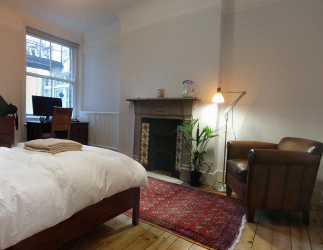 Lovely big, bright double room in quiet street Main Photo