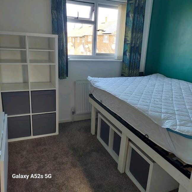 Room available beginning of February  Main Photo