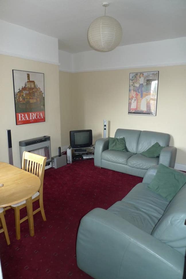 2 very large double rooms suit young profs Heaton Main Photo