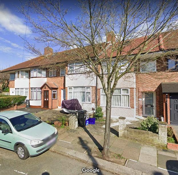Double Room avail single occupant in house Main Photo