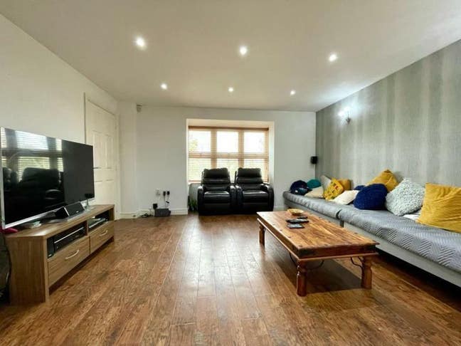 Double room in 6bed house.  Main Photo