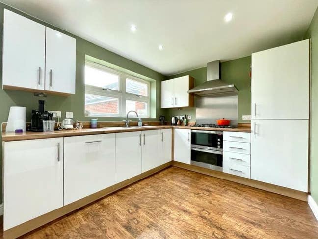 Double room in 6bed house.  Main Photo