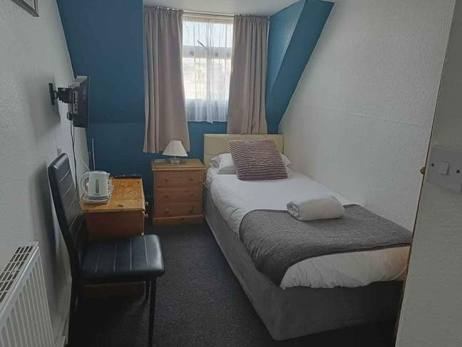 Single Room in Exchange of Live-in Duties Main Photo
