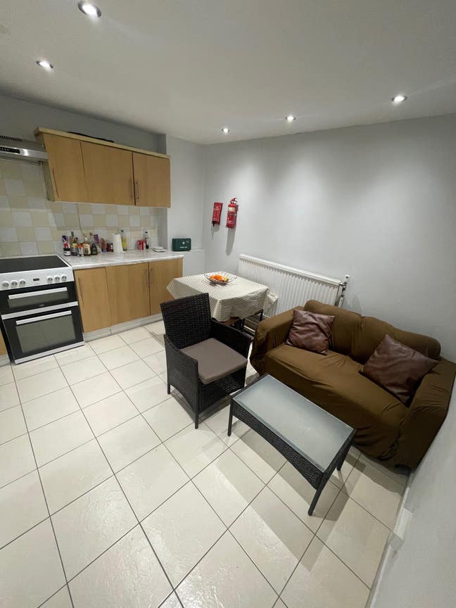Large double room - big kitchen w/ sofa Main Photo