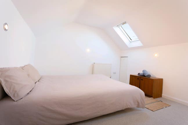 Two bedroom Flat 5 mins from Barking station Main Photo