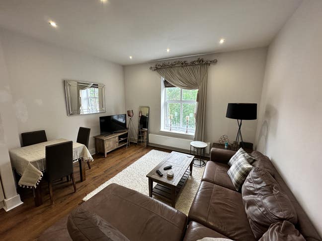 Whole Luxury Flat: 1-Bed & Garage Parking - W.Dids Main Photo