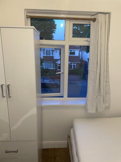 1 small single bedroom  Main Photo