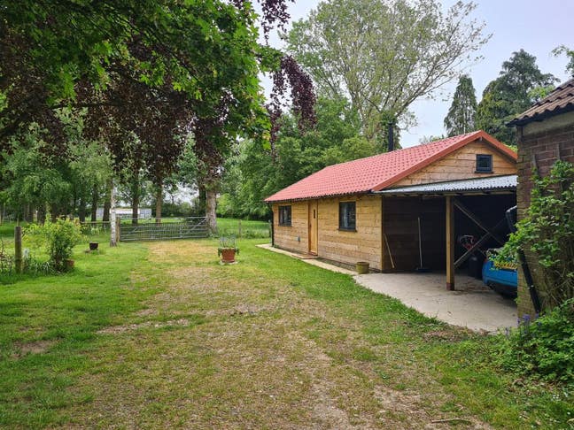 Middle of Norfolk Main Photo