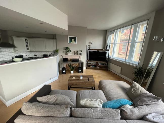 Sunny flat in central Leeds Main Photo