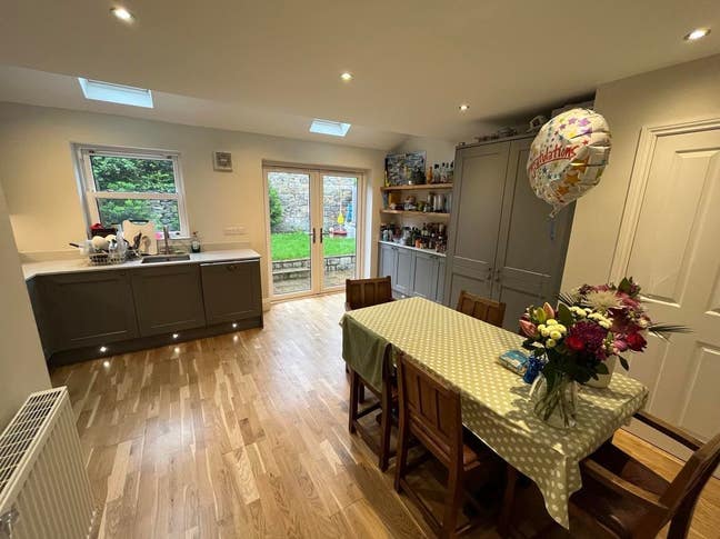 1 Back Heathfield Terrace, LS6 4FJ - 1 double-bed  Main Photo