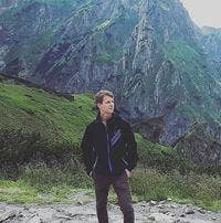 Professional Male seeks a double room Main Photo