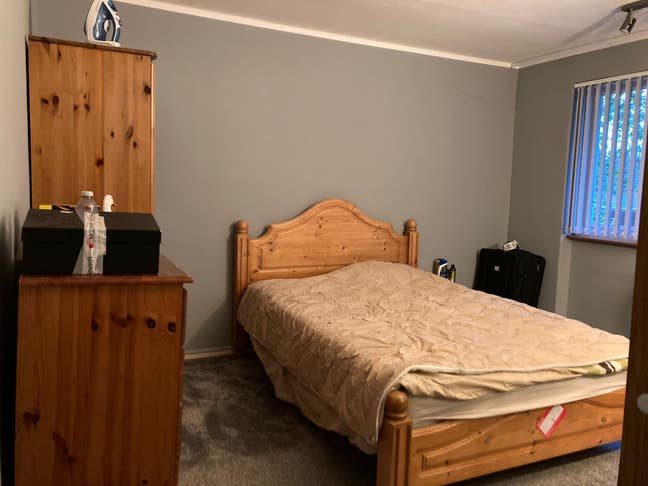 Double bedroom to let for a professional  Main Photo