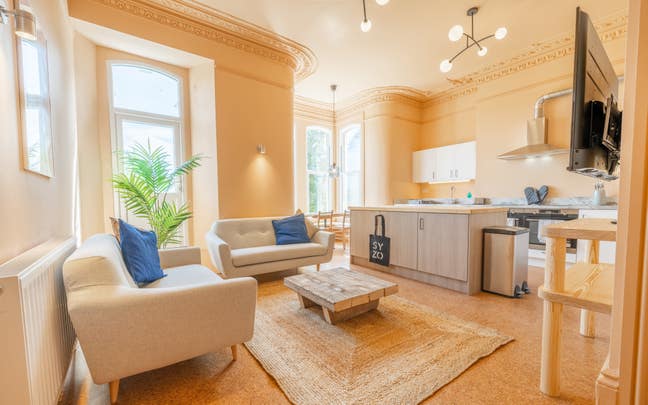 2 Beautiful En-suite Rooms - Connaught Avenue Main Photo