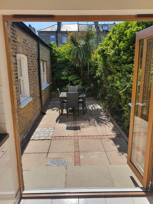 Large En suite Room - Gorgeous Flat with Garden Main Photo