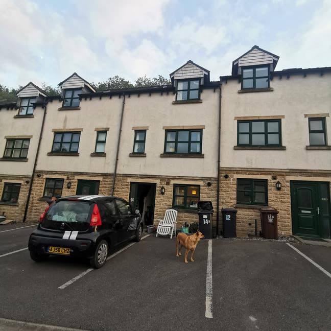 Large Bright Furnish Room ensuite in Buxton town.  Main Photo