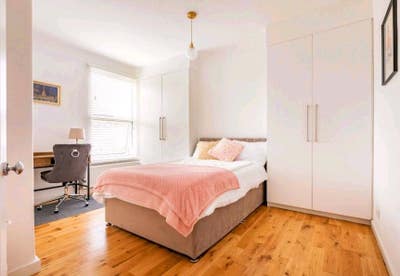 Spacious room with double bed -All bills Included  Main Photo