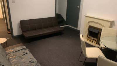Newly Refurbished rooms available, bills included Main Photo