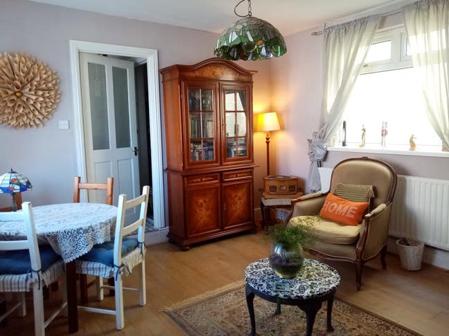 Spacious 4 bedroom house Main Photo