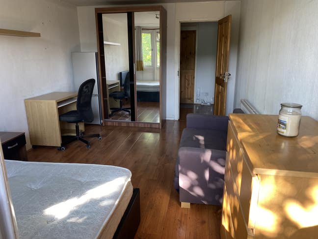 Extra double bedroom with balcony Main Photo