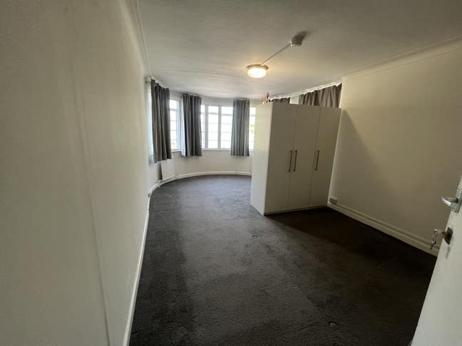 Large Double Bedroom - 1 Min Walk to Tube Main Photo
