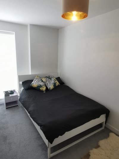 Double bedroom available now Main Photo
