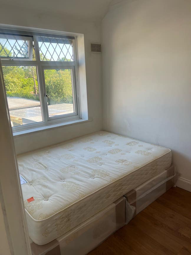 Double room available in Hayes  Main Photo