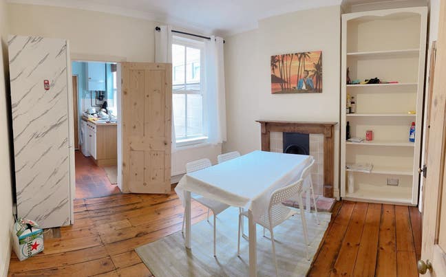 Spacious double room to rent NR2  Main Photo