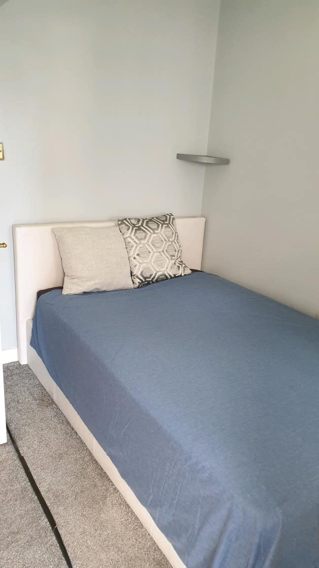 Medium Double Room for Rent in a Family House Main Photo