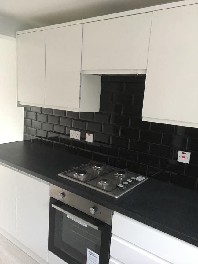 2 Single rooms in Poundhill near train station Main Photo