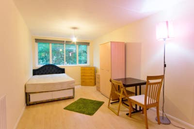 4 Bedroom Flat in  Marylebone. NW8 Main Photo