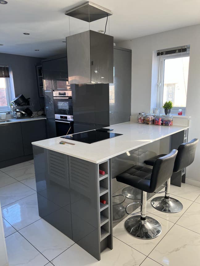 Double room with own en-suite in a detached house Main Photo