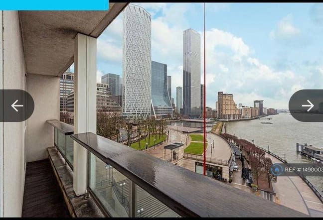 Huge en-suite with view in modern building Main Photo