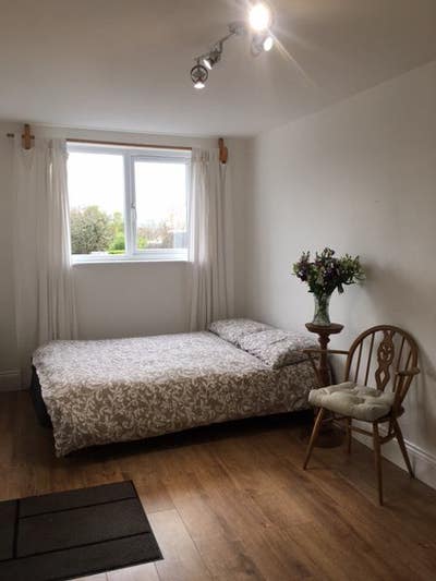 Annexed room & living space town centre  Main Photo
