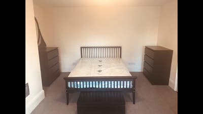 Large double room in Georgian Townhouse Main Photo