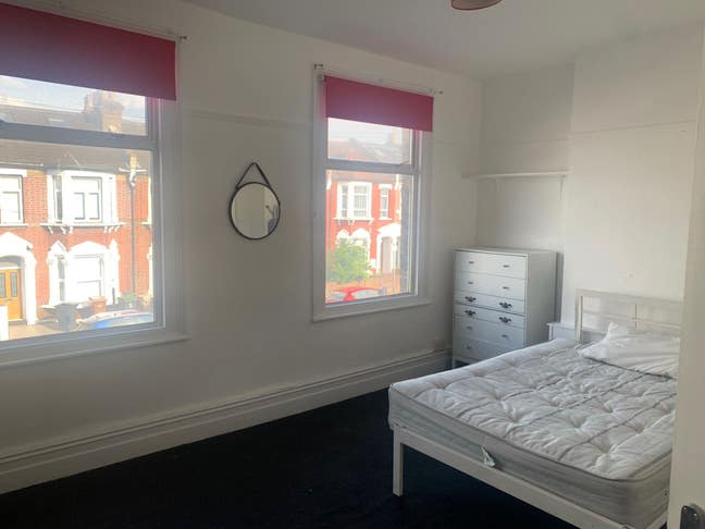 ** Large Rooms Next to the Turnpike Lane Station!! Main Photo