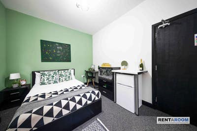2 Double Rooms Available-En and off Suite Main Photo